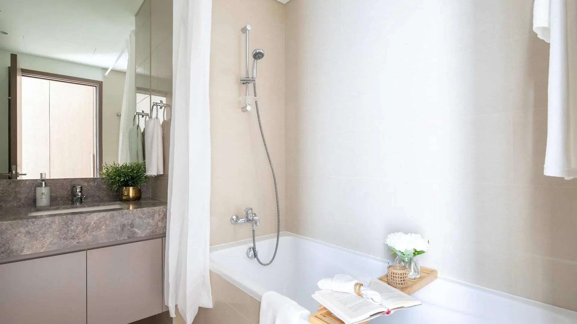 Apartment Frank Porter - Act 1 Act 2 Dubai United Arab Emirates