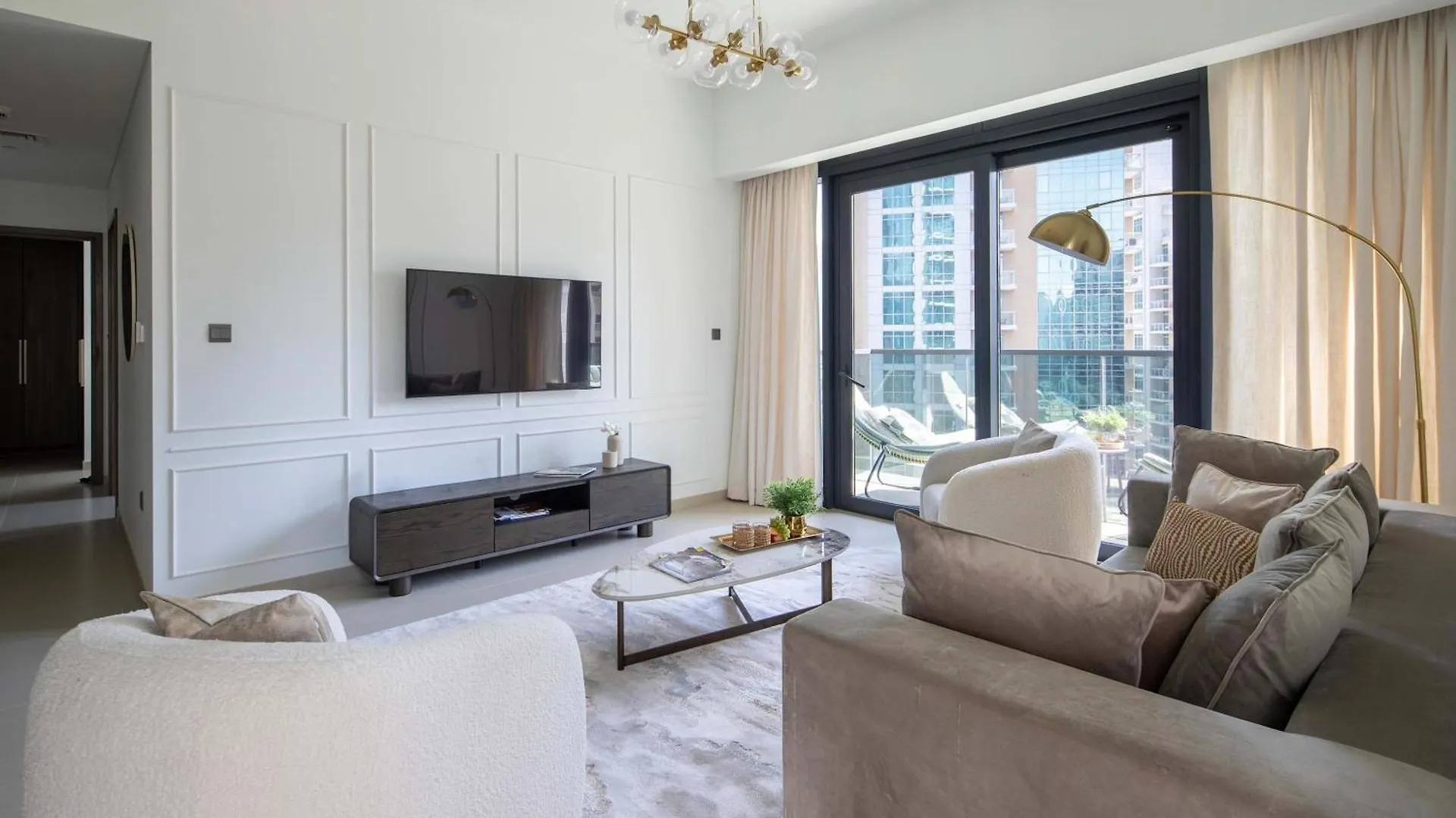 Apartment Frank Porter - Act 1 Act 2 Dubai